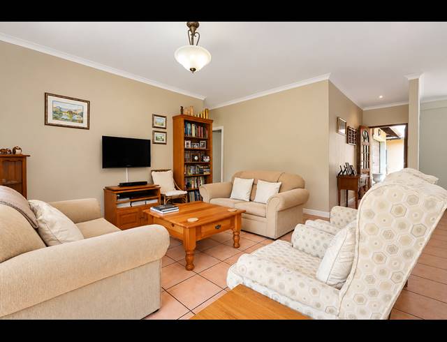 2 BEDROOM TOWNHOUSE FOR SALE IN WATERFALL